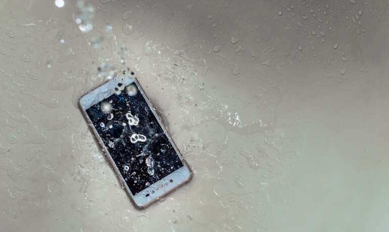 Easy Ways to Know if Your Phone Has Water Damage
